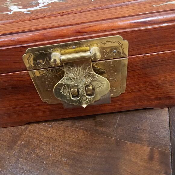 Vintage Chinese Box in RoseWood and Brass with Mother-of-pearl Inlay - Picture 4 of 10